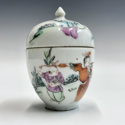 Lot 129 - A Chinese famille rose jar and cover, early...