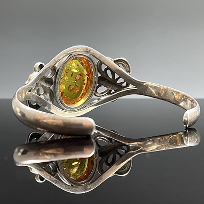 Lot 622 - A modern 925 silver amber set bangle, weight...