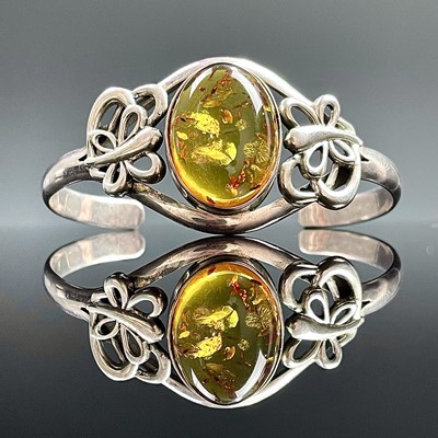 Lot 622 - A modern 925 silver amber set bangle, weight...