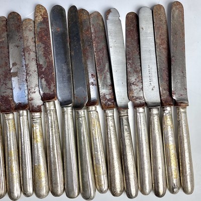 Lot 23 - A George III harlequin set of 24 knives with...