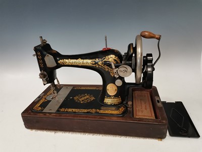 Lot 17 - A 1931 Singer sewing machine with the original...