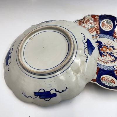 Lot 119 - A pair of Japanese Imari porcelain chargers,...