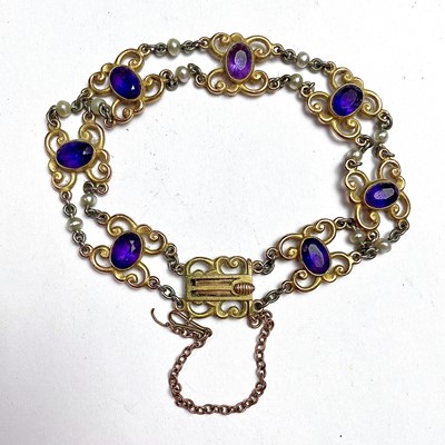 Lot 819 - An attractive Edwardian 15ct bi-colour gold...