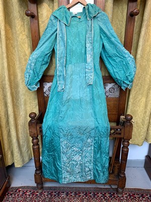 Lot 265 - Miscellaneous Chinese silks in one box.