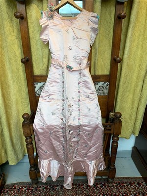 Lot 265 - Miscellaneous Chinese silks in one box.
