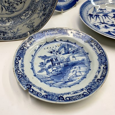 Lot 112 - Eleven various Chinese export porcelain plates,...