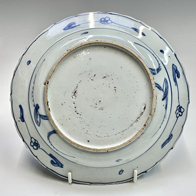Lot 49 - A Chinese blue and white porcelain plate, late...