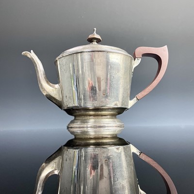 Lot 61 - A George V silver batchelor teapot, maker DH &...