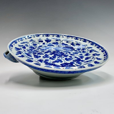 Lot 51 - A Chinese export porcelain blue and white...