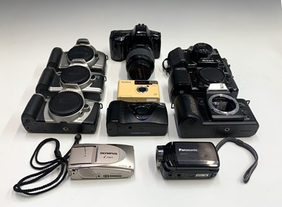 Lot 282 - A collection of various cameras mostly film,...