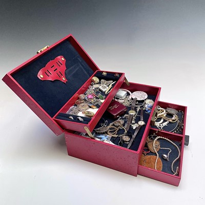 Lot 923 - A box of costume jewellery to include three...