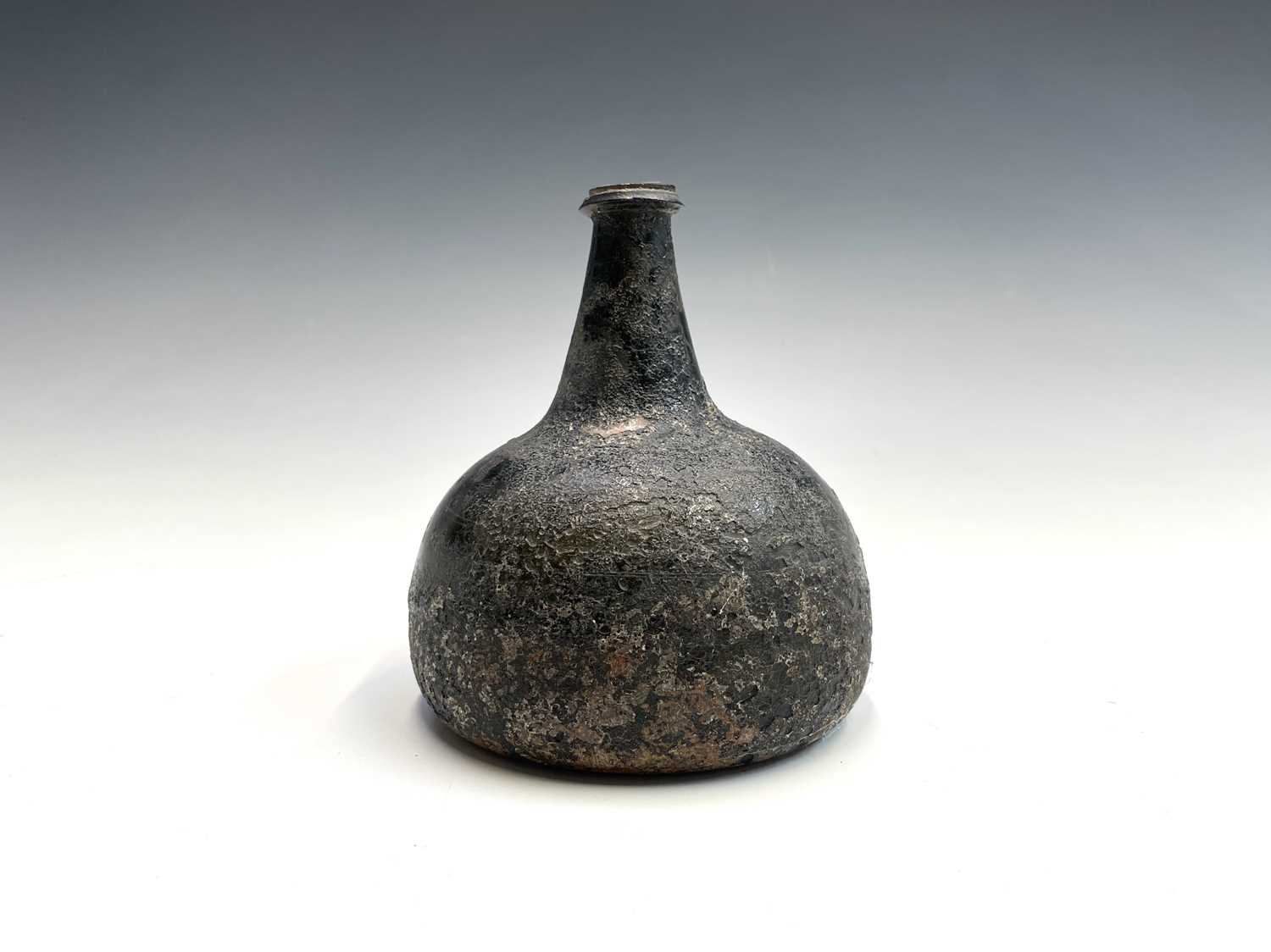 Lot 806 - An early 18th century green onion wine bottle,...