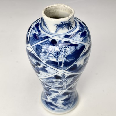 Lot 34 - A Chinese blue and white porcelain baluster...