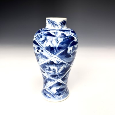 Lot 139 - A Chinese blue and white porcelain baluster...