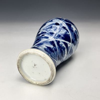 Lot 34 - A Chinese blue and white porcelain baluster...
