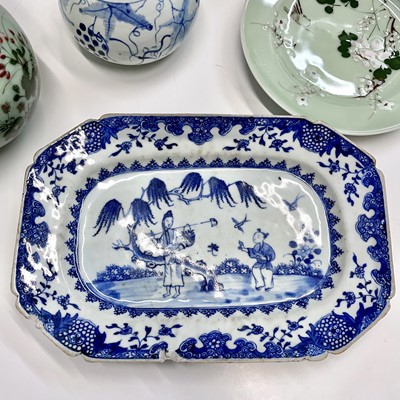 Lot 137 - A Chinese blue and white porcelain octagonal...