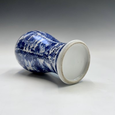 Lot 78 - A Chinese export blue and white porcelain...