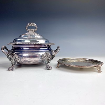 Lot 161 - A George III Old Sheffield Plated oval tureen...