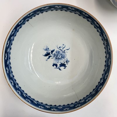 Lot 141 - A Chinese famille rose porcelain bowl, circa...