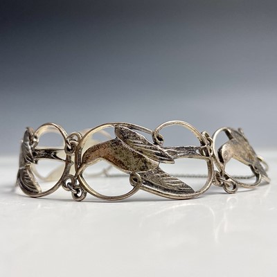 Lot 865 - A Shetland Silvercraft Arctic Tern bracelet,...