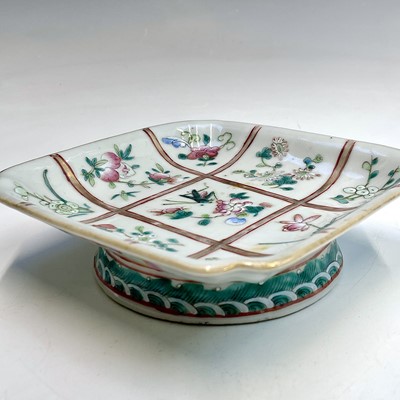Lot 151 - A Chinese porcelain footed dish, 19th century,...