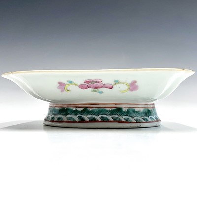 Lot 151 - A Chinese porcelain footed dish, 19th century,...
