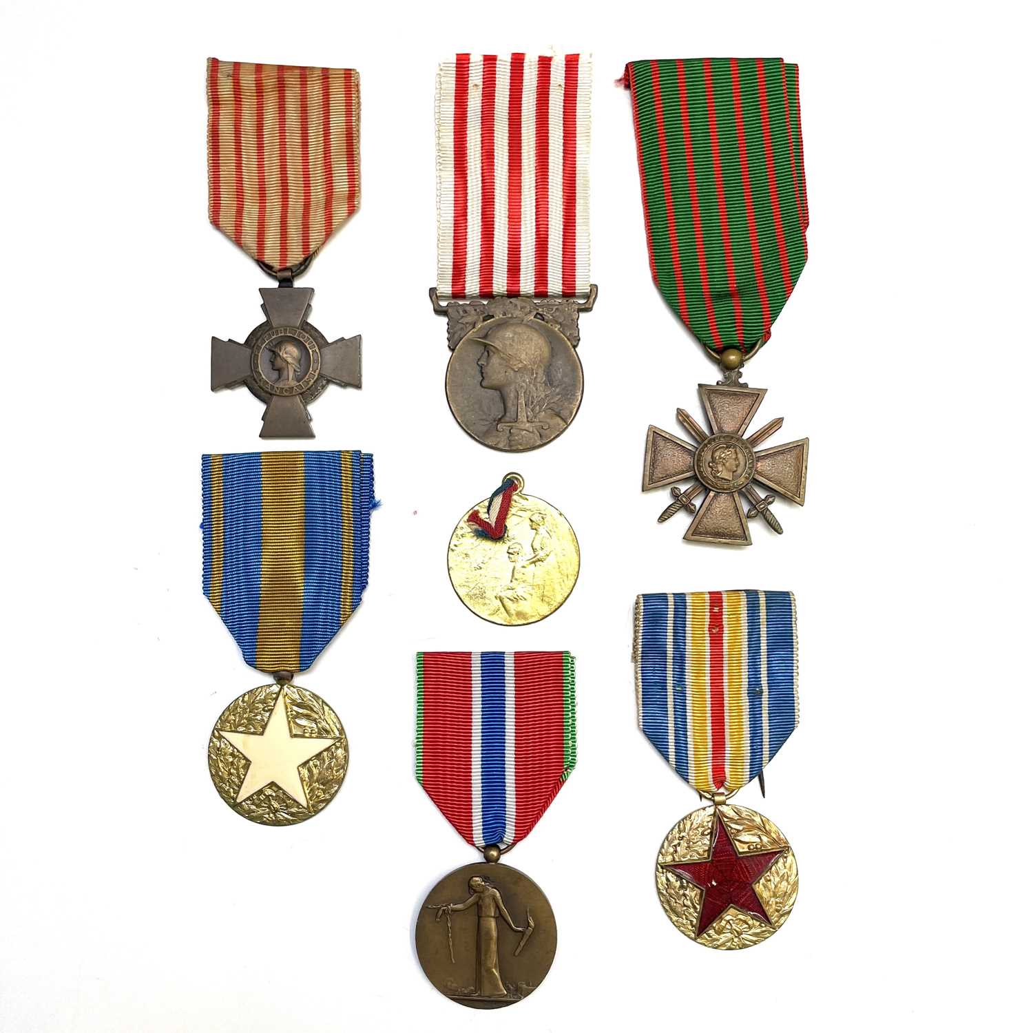 Lot 224 - France WWI Medals - 6 Medals. Medaille des...