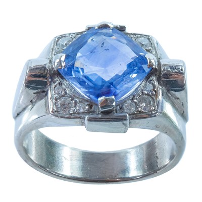 Lot 220 - A good modern platinum cornflower sapphire and diamond set gentleman's dress ring.