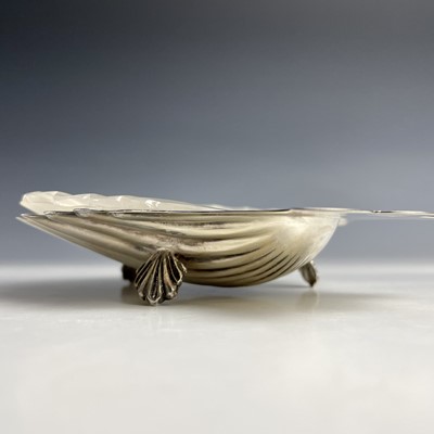 Lot 92 - A Victorian silver scallop shell butter dish...