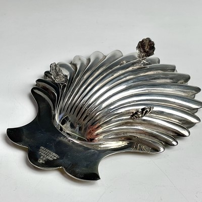 Lot 92 - A Victorian silver scallop shell butter dish...