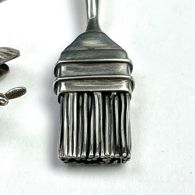 Lot 788 - A heavy silver novelty pendant modelled as a...