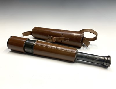 Lot 291 - A WWII three draw telescope by Broadhurst...