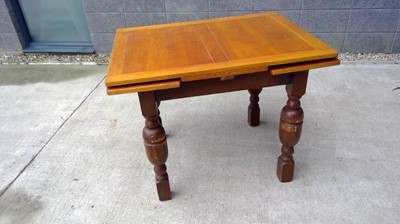 Lot 29 - Oak draw-leaf dining table height 77cm width...