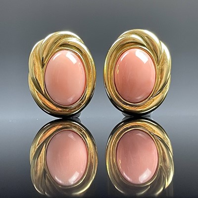 Lot 866 - ASPREY - A stylish mid-century pair of 18k...