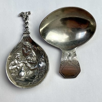 Lot 102 - A George III silver caddy spoon, London 1800,...