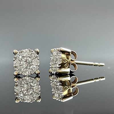 Lot 601 - A pair of 10k gold diamond cluster stud...