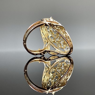Lot 635 - An attractive 9ct bi-colour gold dress ring of...