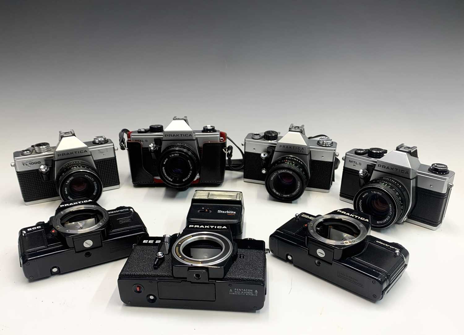 Lot 283 - A collection of Praktika film cameras to...