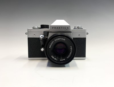 Lot 283 - A collection of Praktika film cameras to...