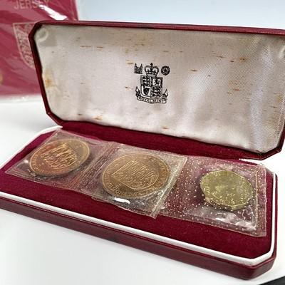 Lot 45 - Jersey Coinage. Comprising 1977 Silver Jubilee...