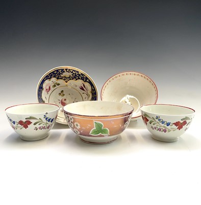 Lot 907 - A pair of 19th century pearlware small bowls,...