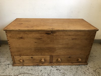 Lot 3096 - A late Victorian pine mule chest with raised...