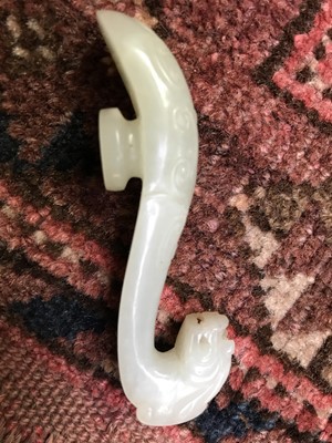 Lot 48 - A Chinese jade belt hook, mid 20th century, of...