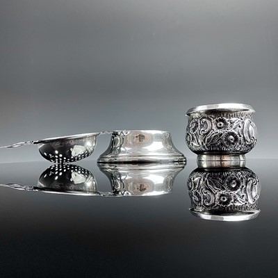 Lot 106 - A Victorian silver small sugar bowl with...