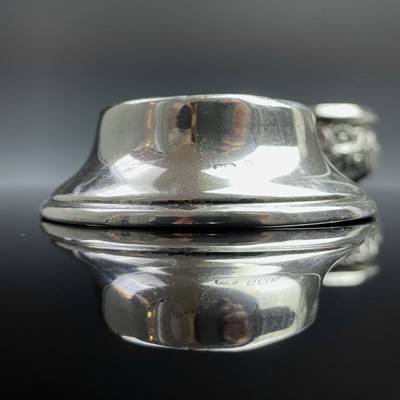 Lot 106 - A Victorian silver small sugar bowl with...