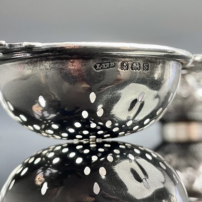 Lot 106 - A Victorian silver small sugar bowl with...