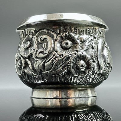 Lot 106 - A Victorian silver small sugar bowl with...