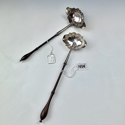 Lot 139 - A George III silver toddy ladle with...
