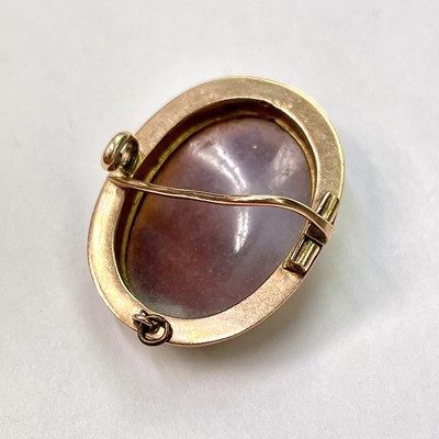 Lot 626 - A 9ct gold mounted oval shell cameo brooch,...