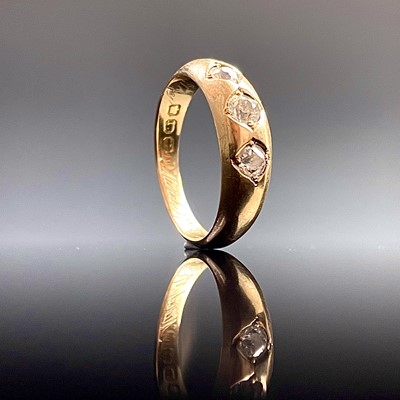 Lot 853 - A Victorian 18ct hallmarked gold gypsy set...